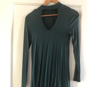 Long-sleeve dress with key-hole neckline